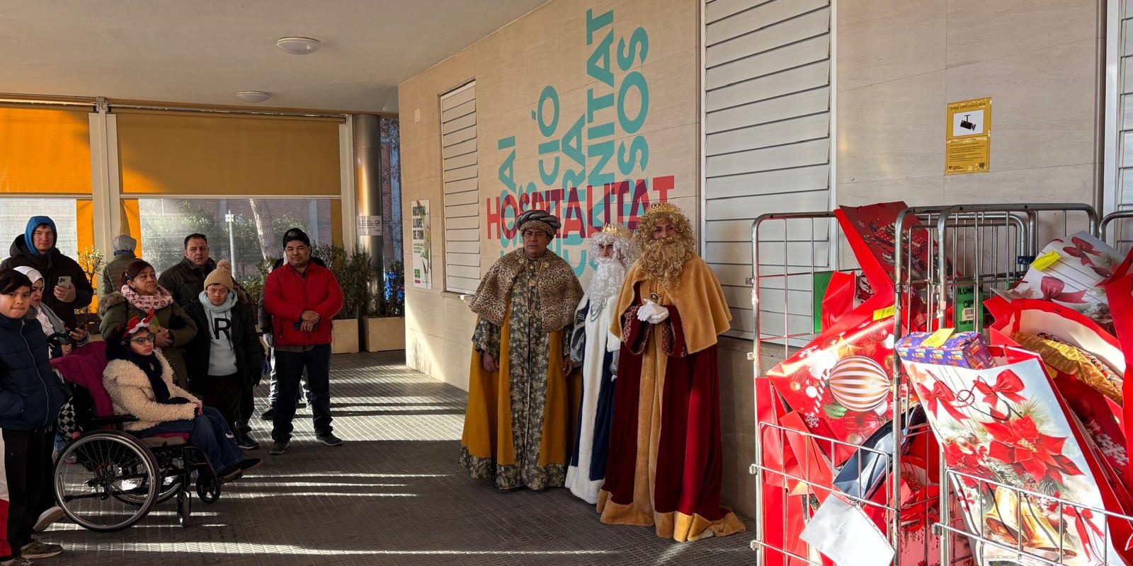 Els Reis d’Orient reparteixen il·lusió a la Fundació Hospitalàries Barcelona