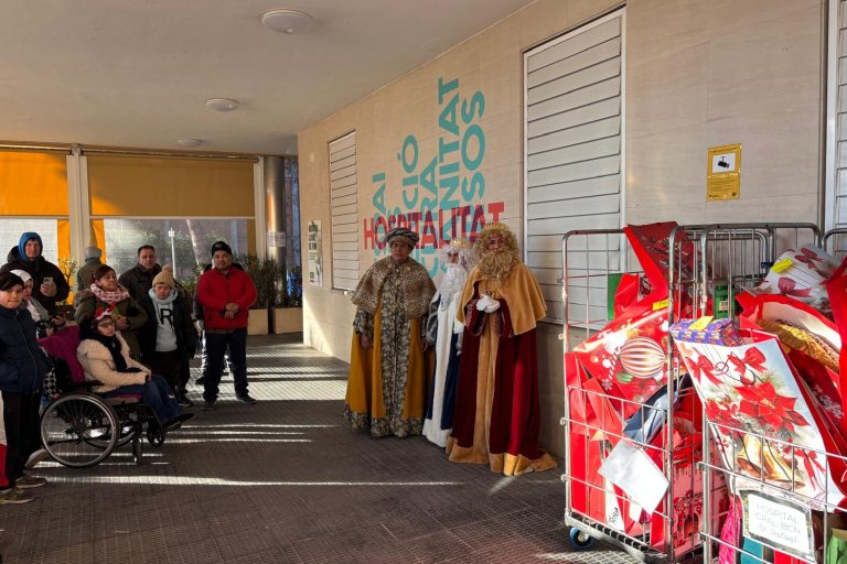 Els Reis d’Orient reparteixen il·lusió a la Fundació Hospitalàries Barcelona